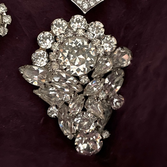 Weiss Furs Jewelry - Vintage Weiss Brooch